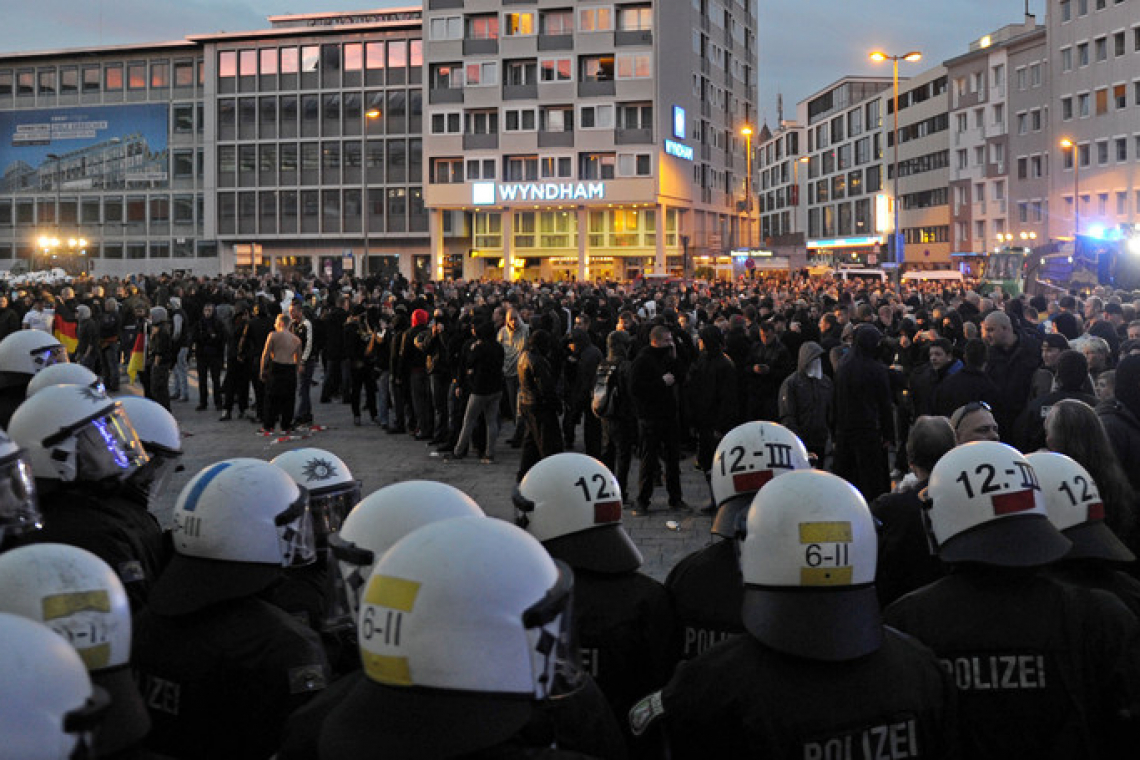V Frankfurtu že pred tekmo priprtih več kot 30 navijačev