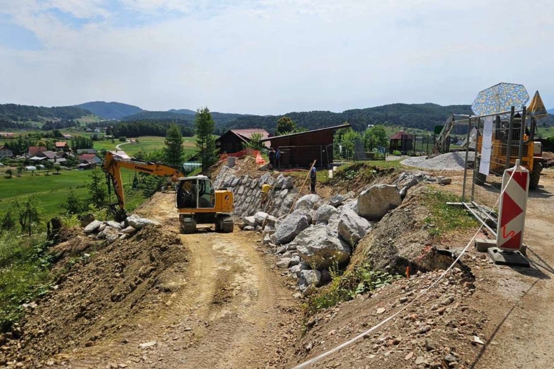 Sanacija plazov in vodotokov se nadaljuje na več območjih