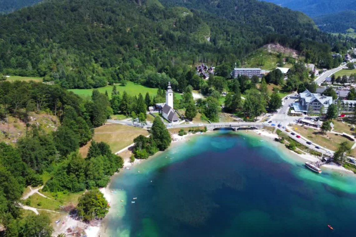 V Bohinjskem jezeru potrdili prisotnost potencialno strupenih cianobakterij