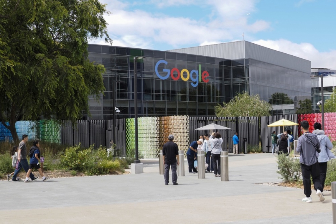Alphabet kot Schrödingerjeva mačka: tehnološki velikan med stabilnostjo in prebojem