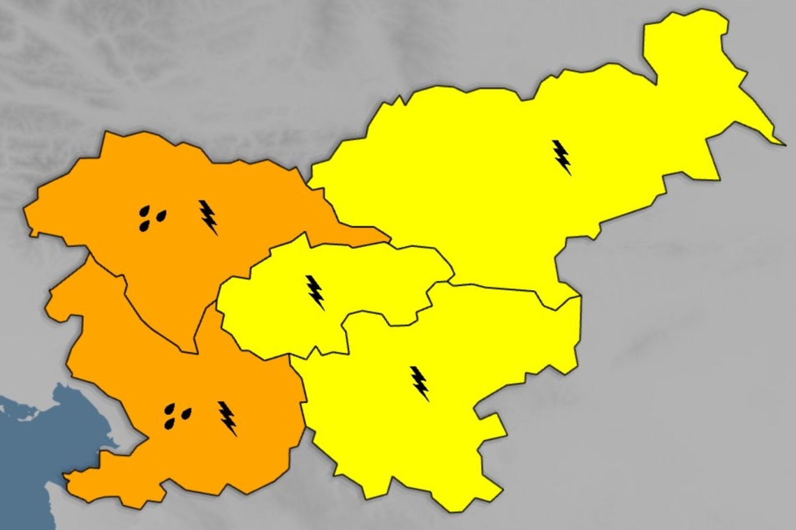 V zahodni Sloveniji ob nevihtah možni močnejši nalivi