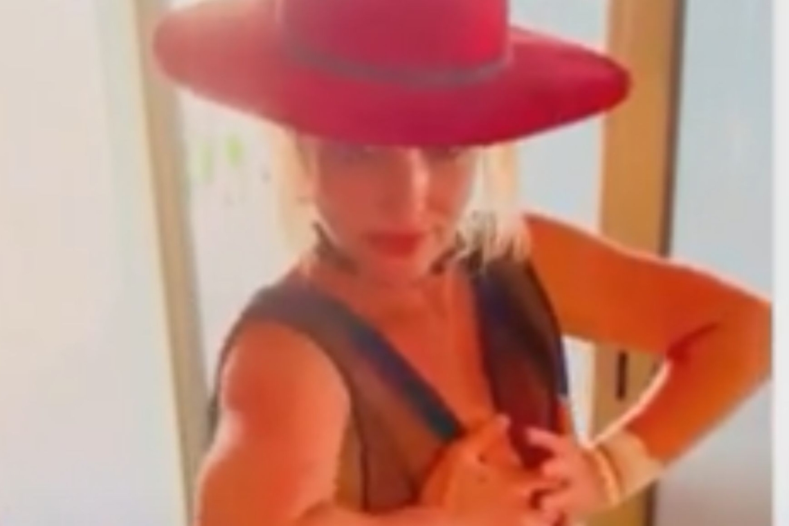 Britney Spears znova razburila s čutnim plesom in golimi fotografijami