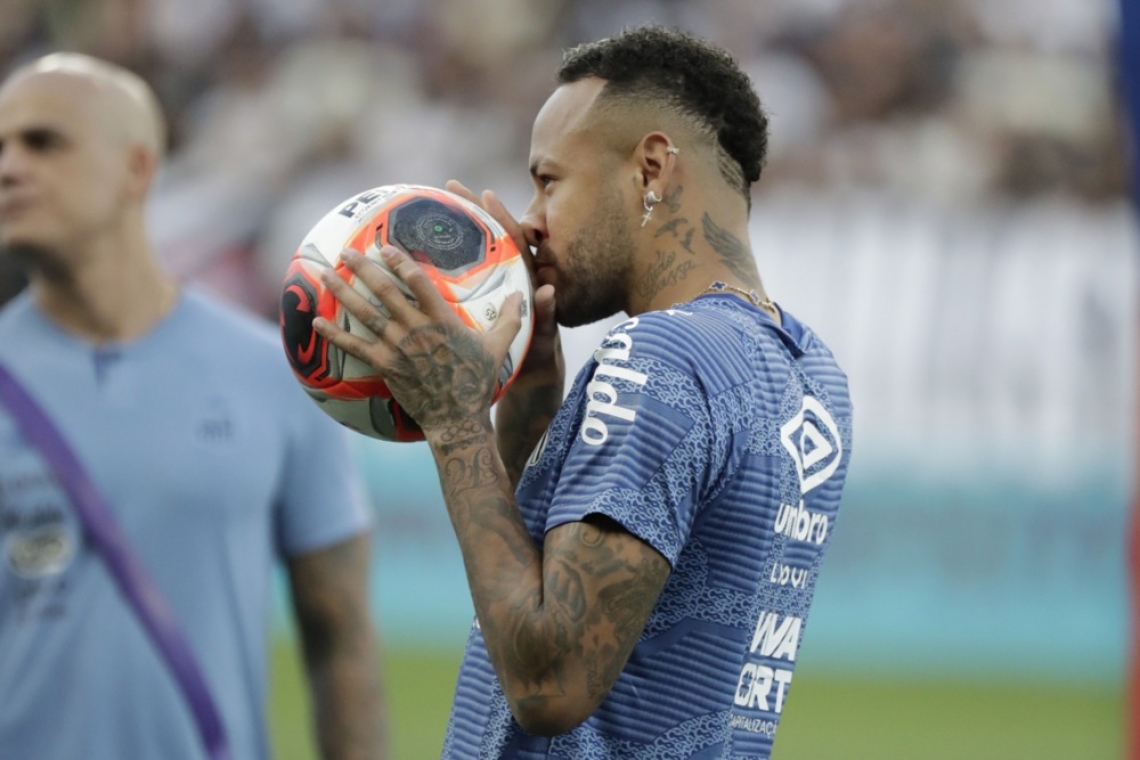 Neymar nepričakovano imenovan za dediča milijonarja, medtem pa ga Ancelotti izpušča iz reprezentance